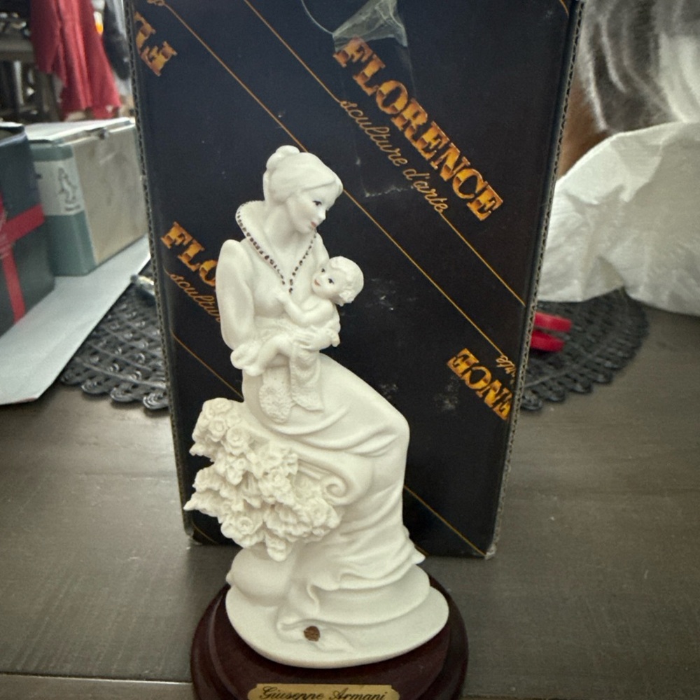 Guiseppe Armani Maternity Figurine